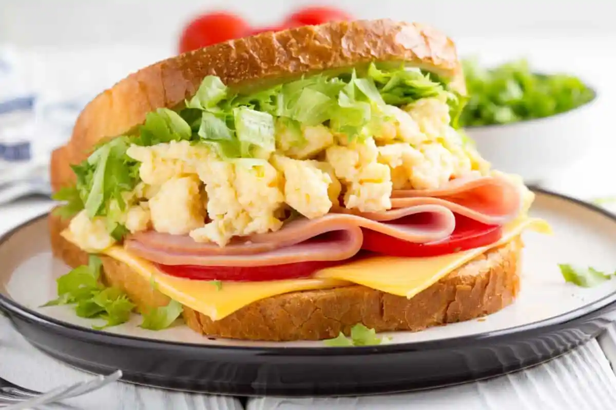 Sandwich de Huevo con jamon