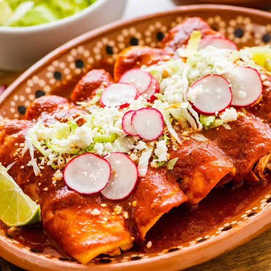 Enchiladas Rojas de Pollo