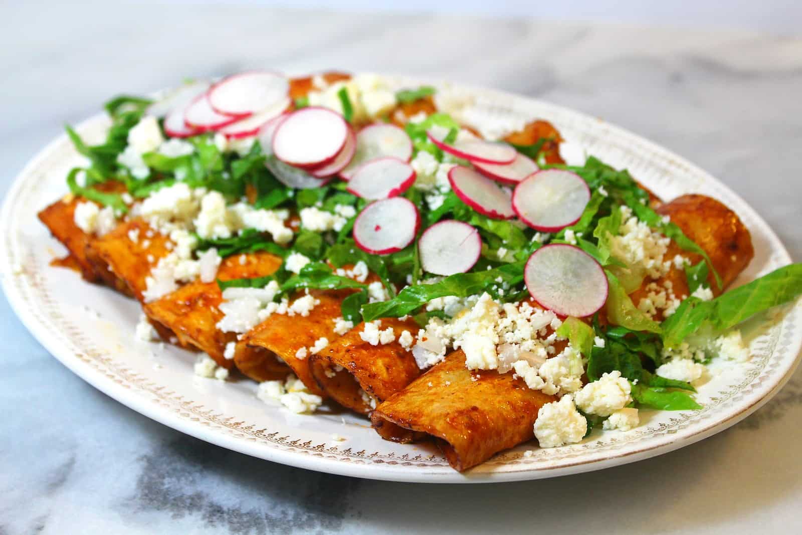 Enchiladas Rojas de Pollo