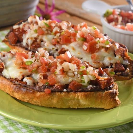 Mollete con Pollo