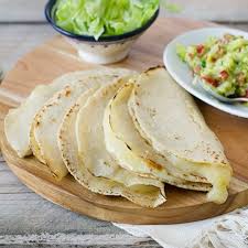 5 taquitos de frijoles refritos