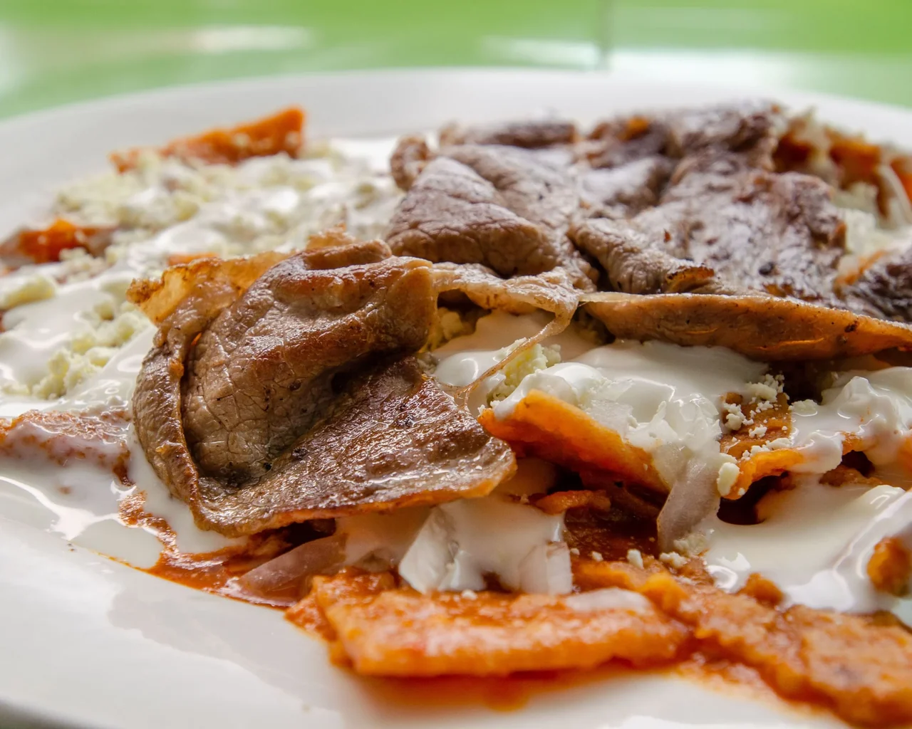 Chilaquiles Rojos Con Asada
