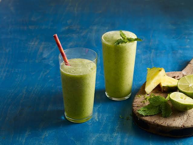 Smoothie de Piña-Hierbabuena