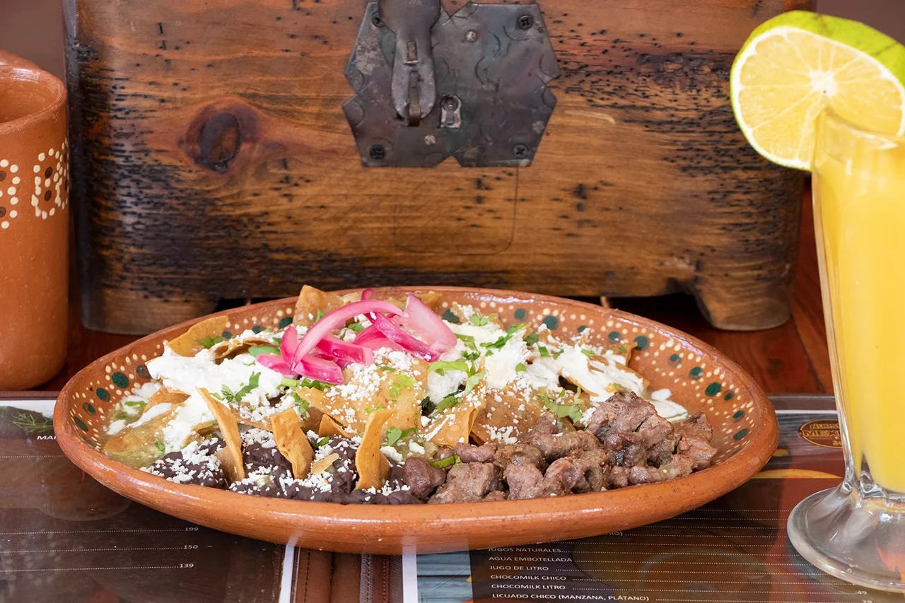 Chilaquiles con Arrachera