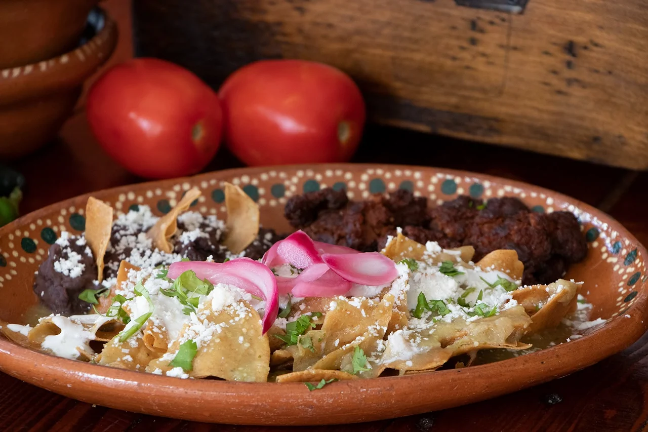 Chilaquiles con Chorizo Casero