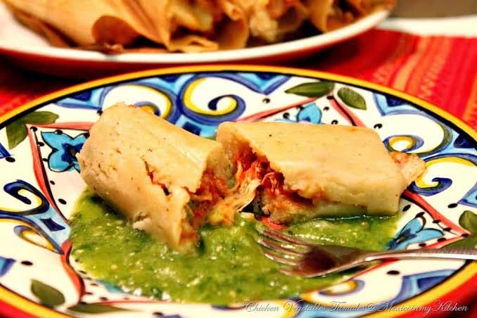 Tamal de Pollo En salsa Verde